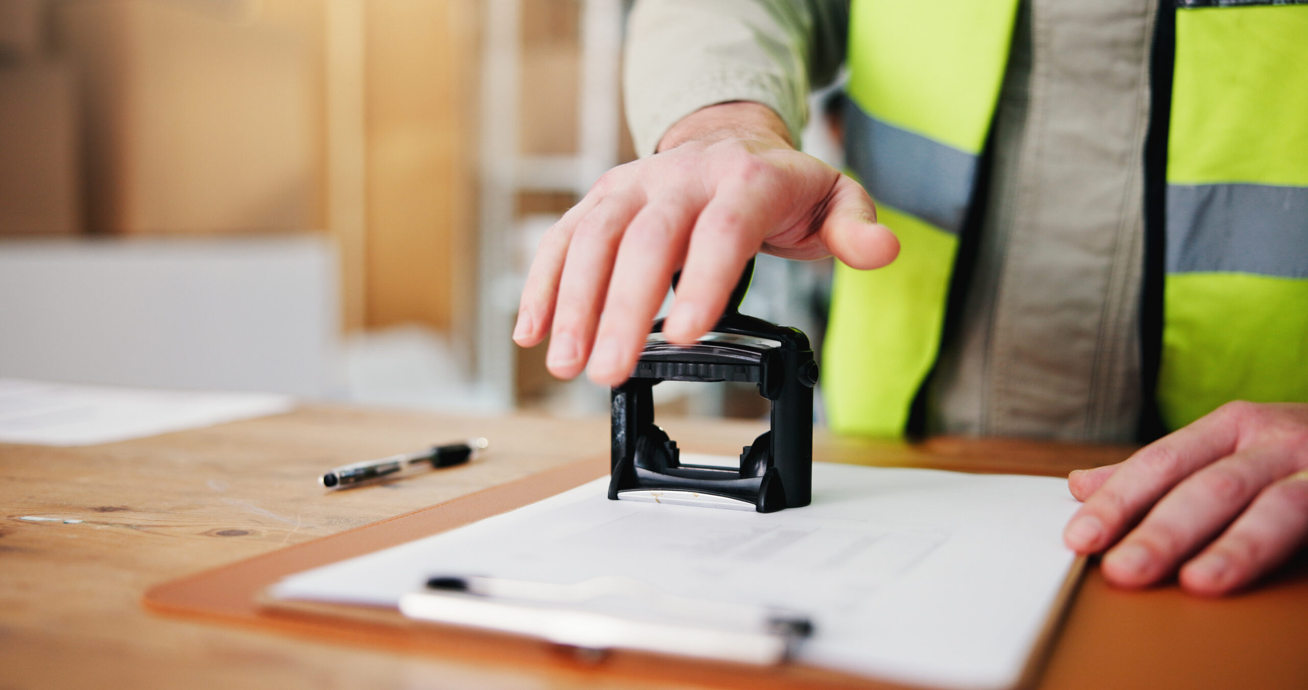 Registrar una licencia comercial y permiso en California